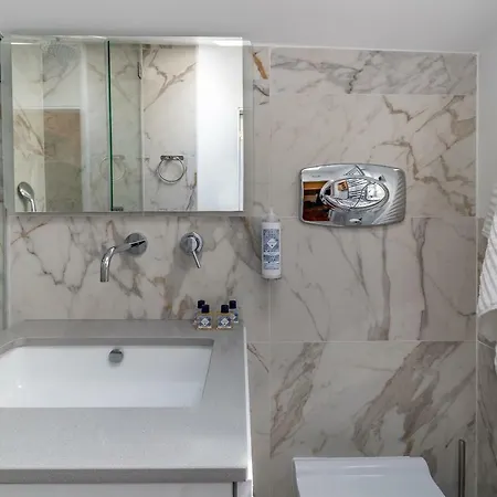 Style And Comfort In Downtown *