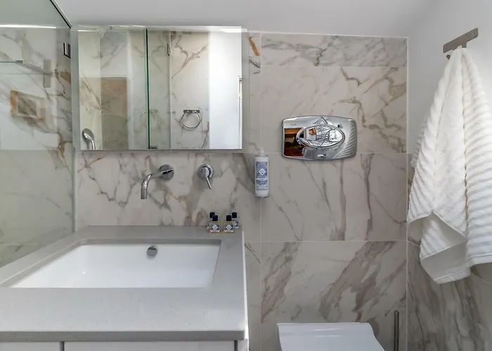 Style And Comfort In Downtown *