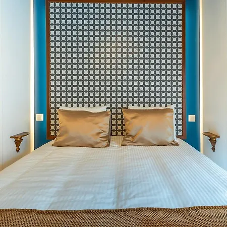 Style And Comfort In Downtown Apartment