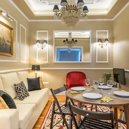 Style And Comfort In Downtown Appartement
